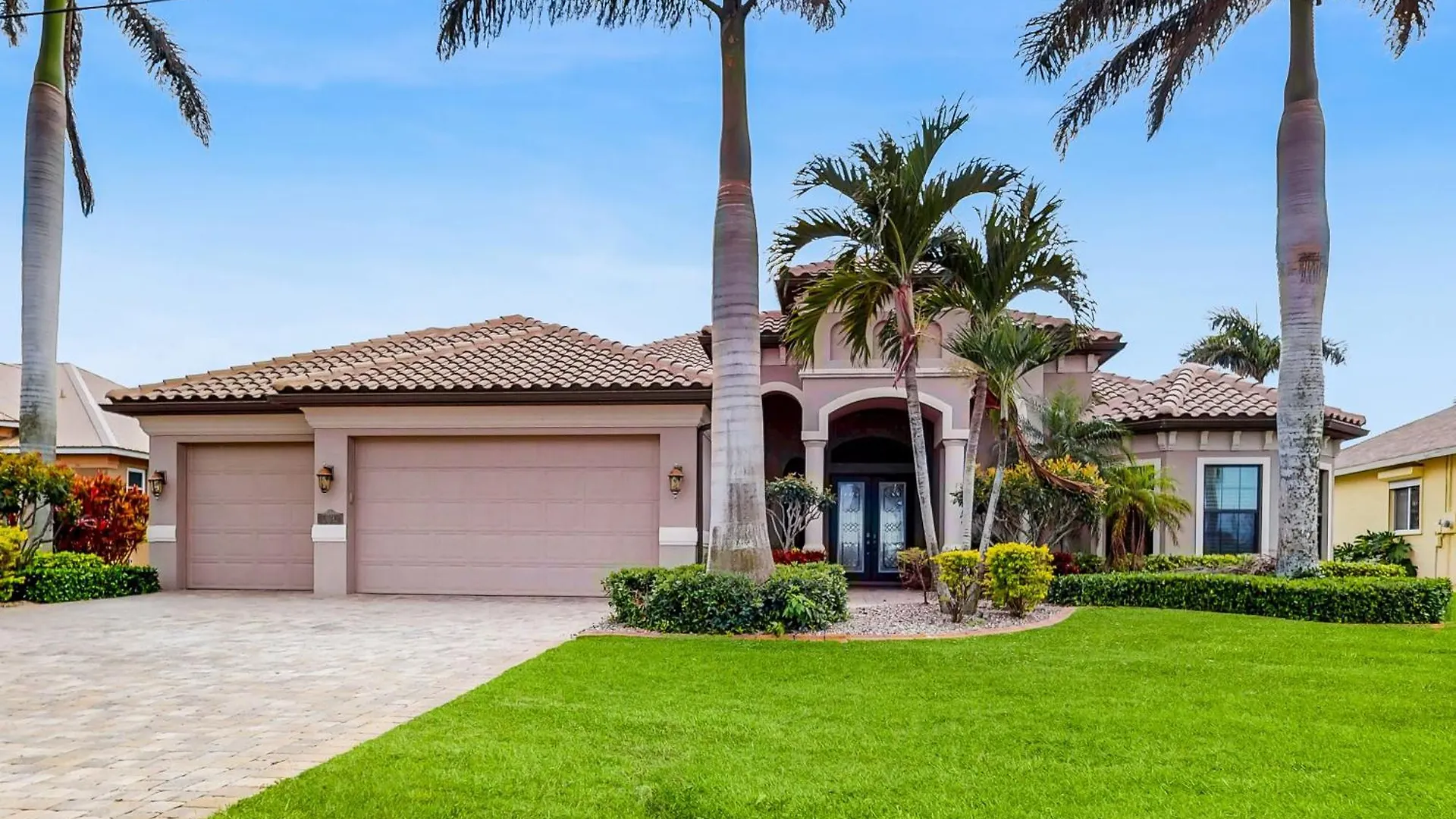 Elegance On The Canal * Cape Coral