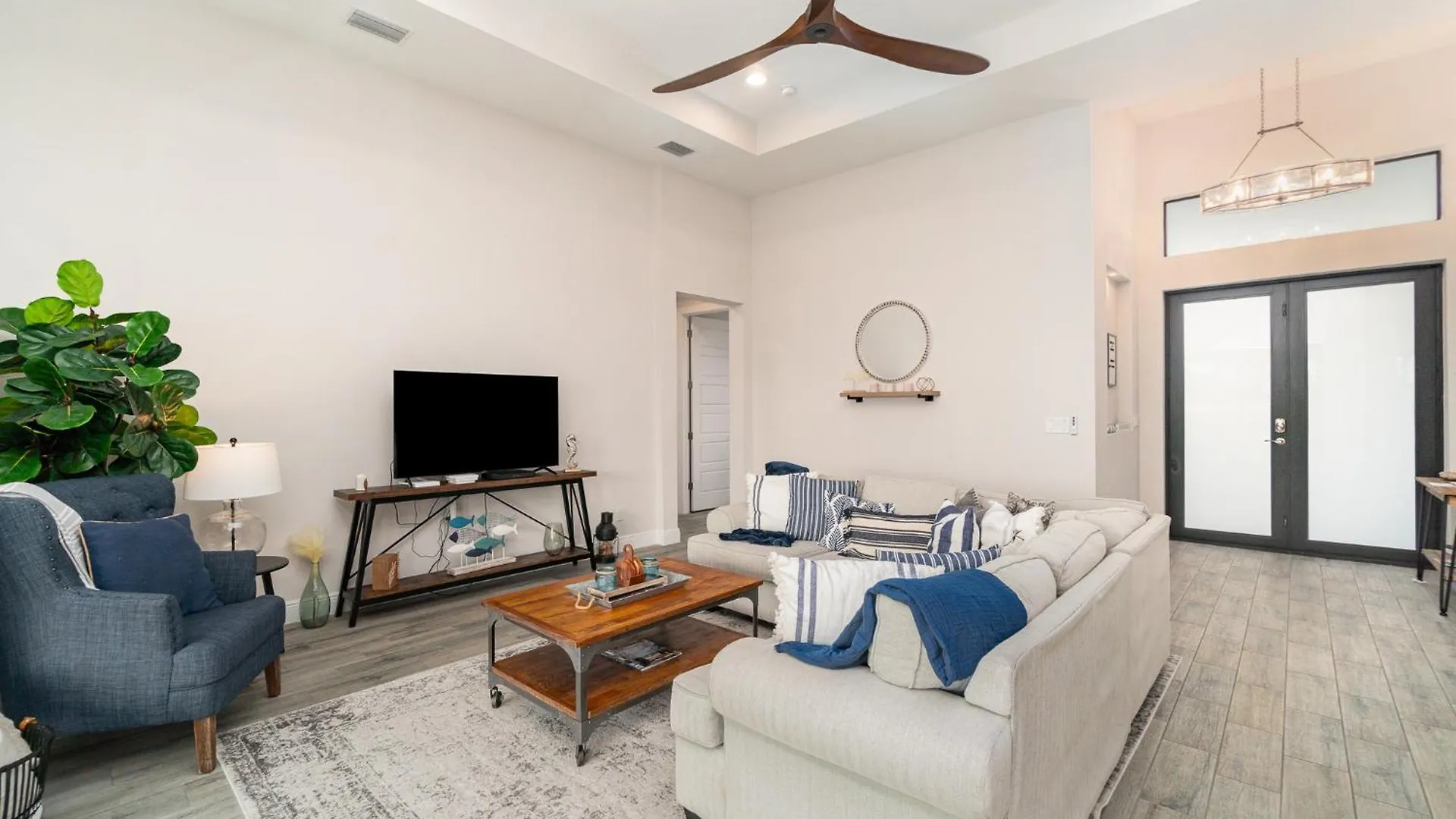 Luxurious 4br,3ba At Waterfront, Blue Lagoon * Cape Coral