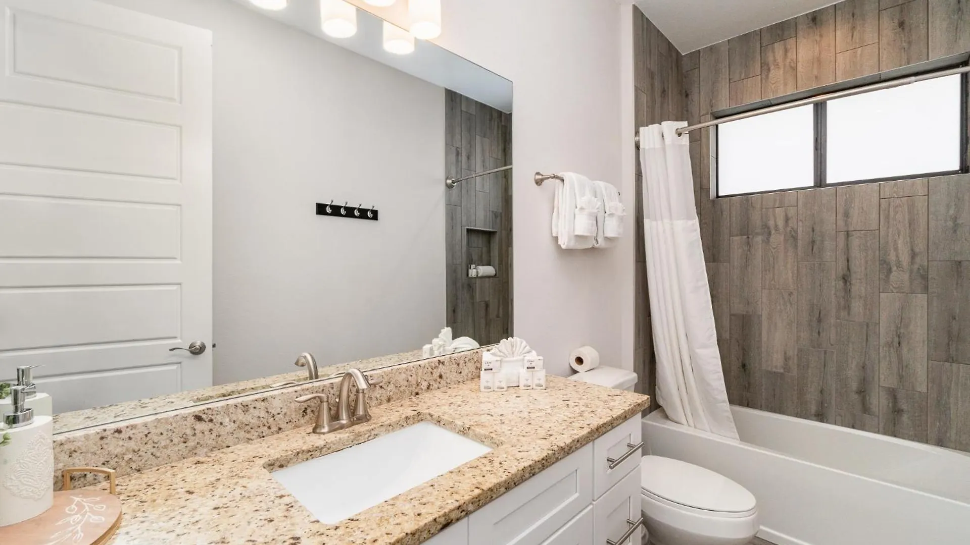 Luxurious 4br,3ba At Waterfront, Blue Lagoon Villa