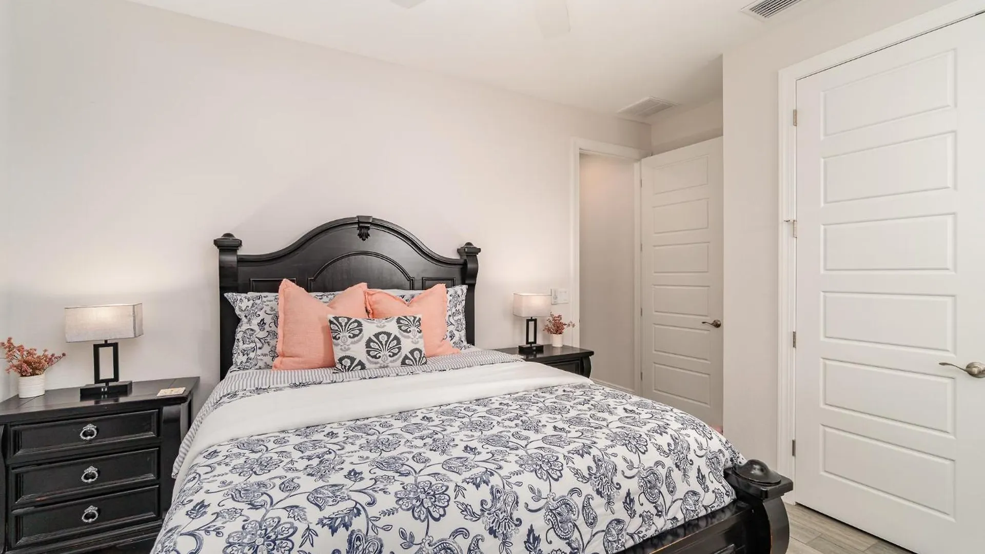 Luxurious 4br,3ba At Waterfront, Blue Lagoon Villa Cape Coral