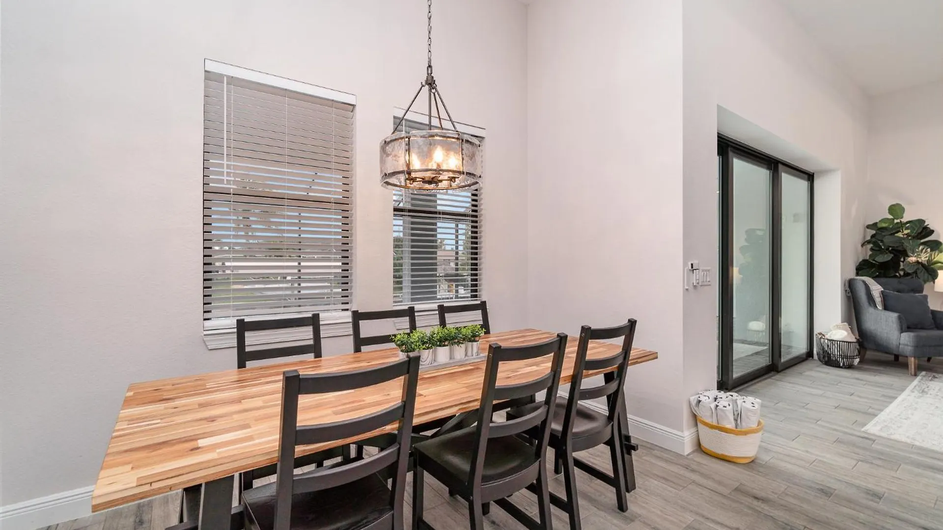 Villa Luxurious 4br,3ba At Waterfront, Blue Lagoon