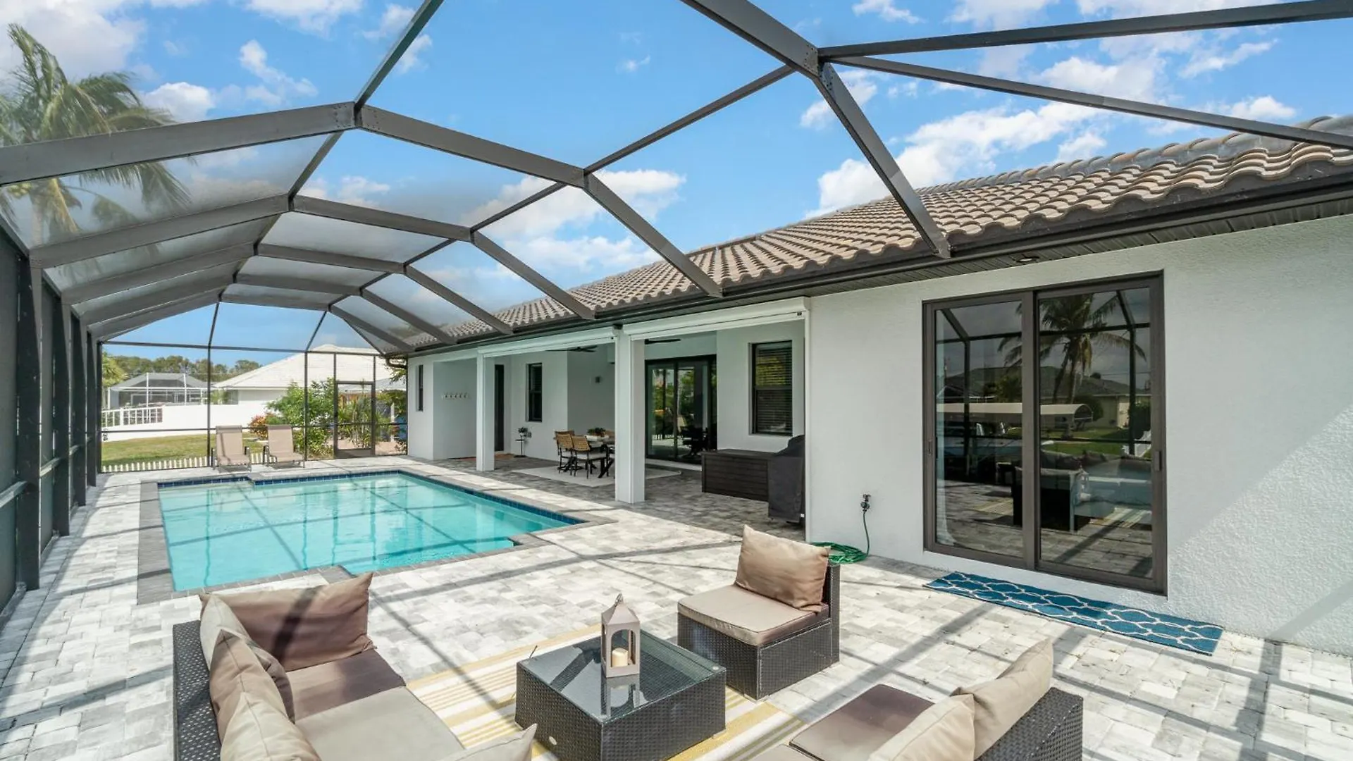 Villa Luxurious 4br,3ba At Waterfront, Blue Lagoon *