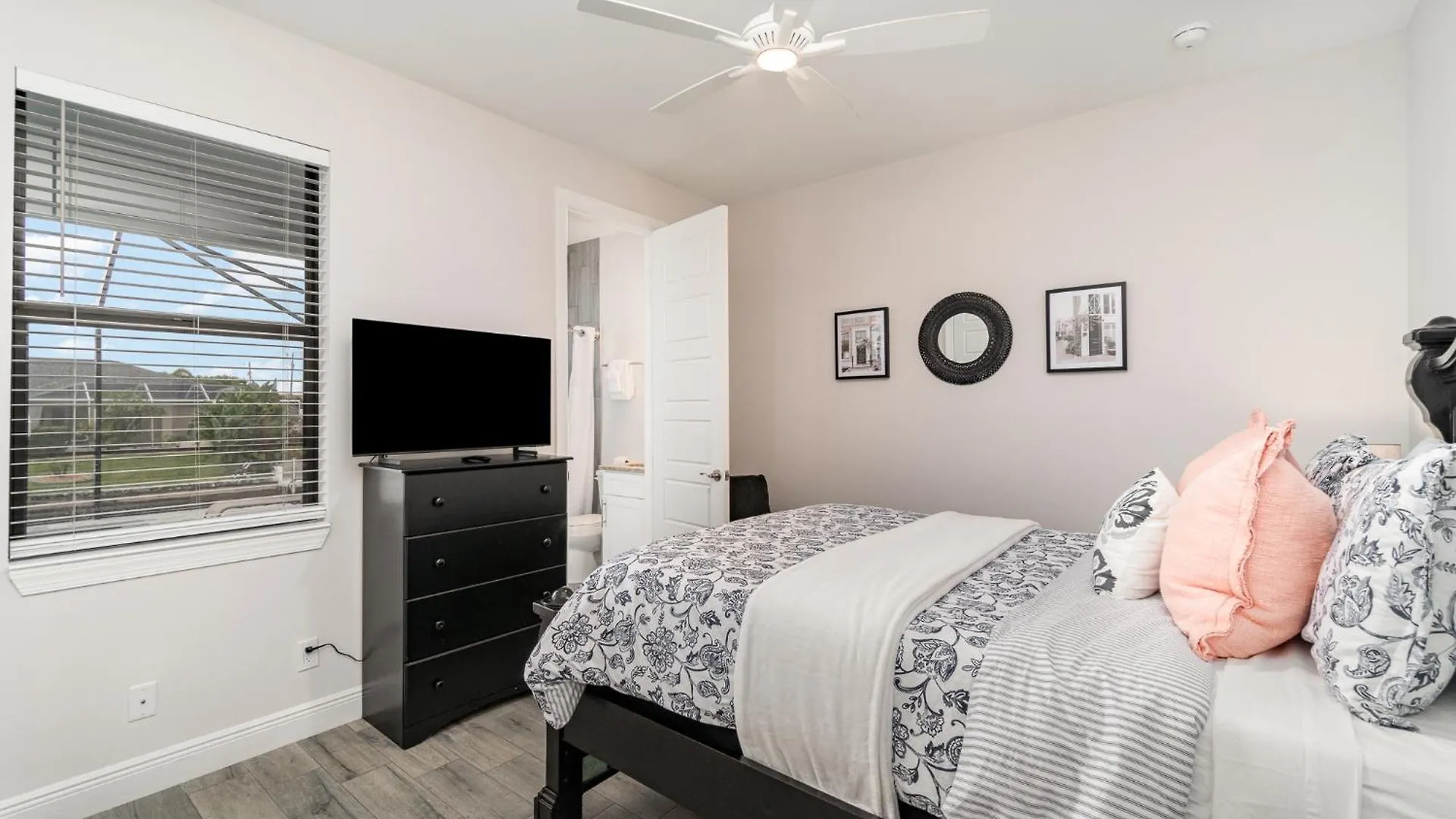 Luxurious 4br,3ba At Waterfront, Blue Lagoon Villa Cape Coral