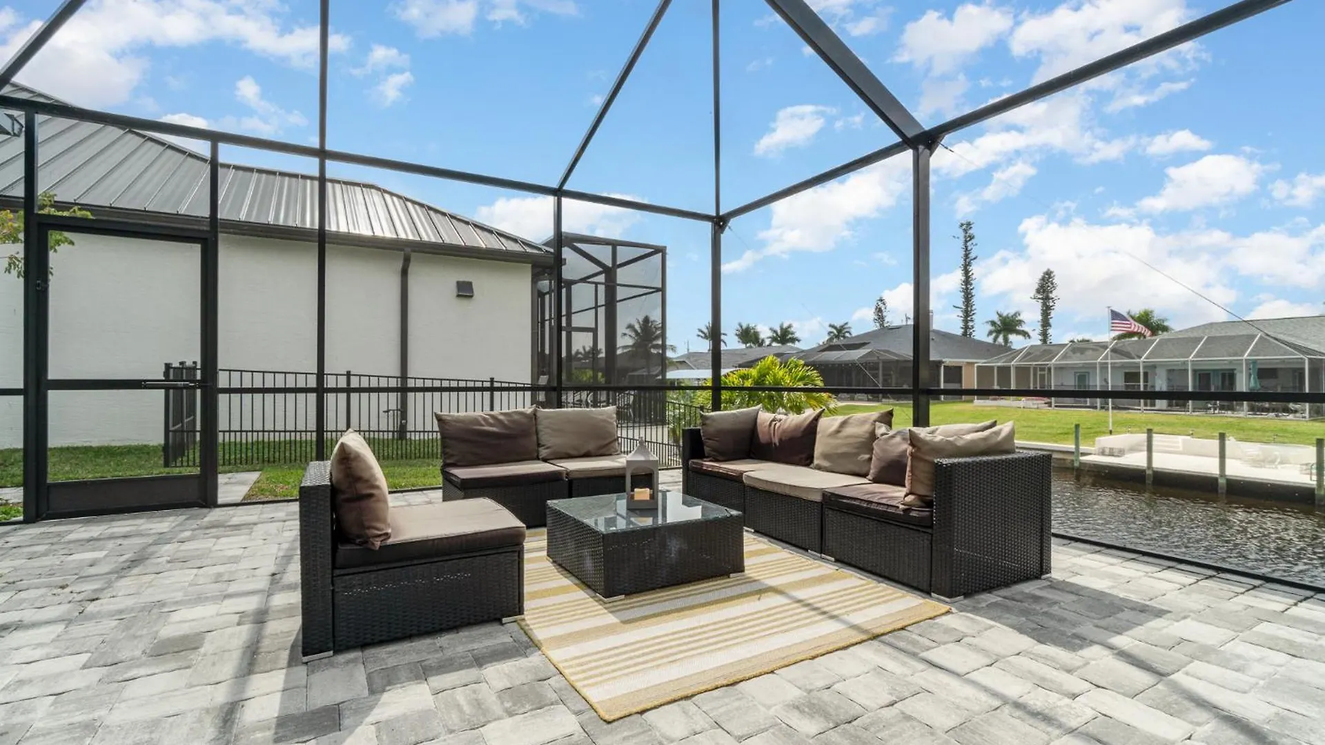 Luxurious 4br,3ba At Waterfront, Blue Lagoon Cape Coral