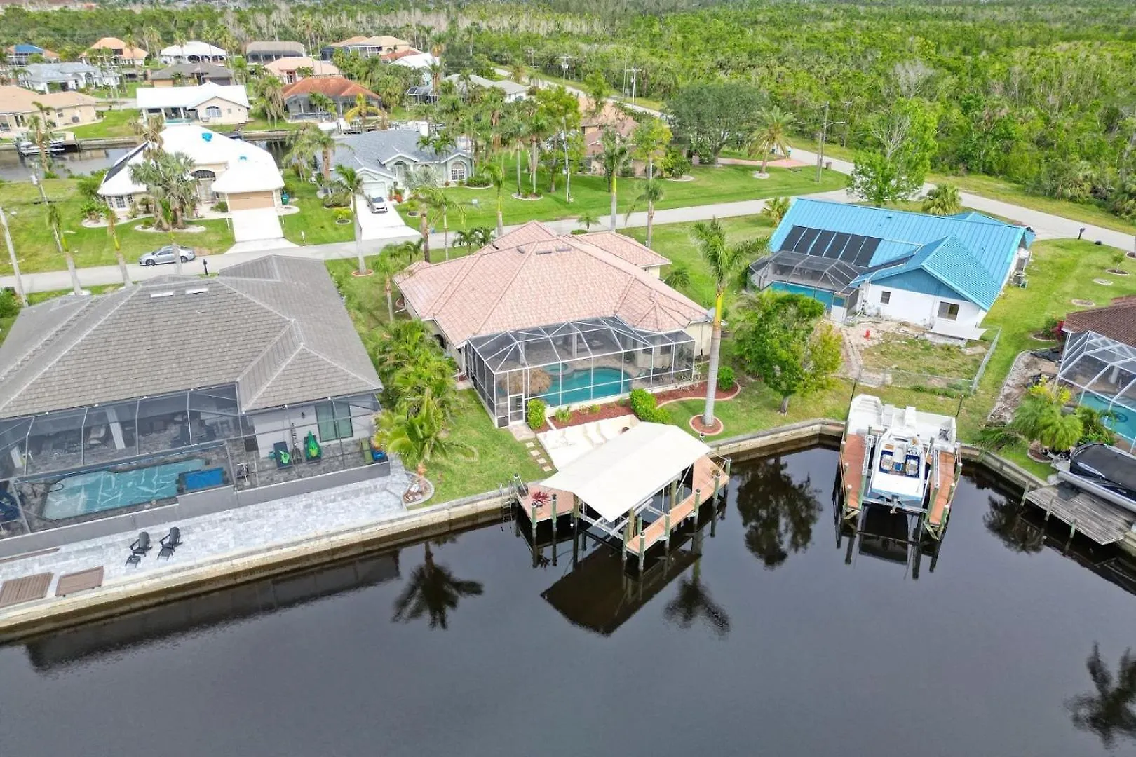Newly Renovated 3 Bed/3 Bath In The Four Mile Cove Area W. Heated Pool And Spa. Gulf Access! Villa Cape Coral