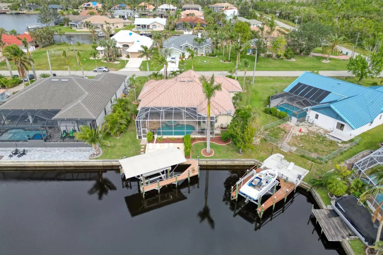 Newly Renovated 3 Bed/3 Bath In The Four Mile Cove Area W. Heated Pool And Spa. Gulf Access! Cape Coral