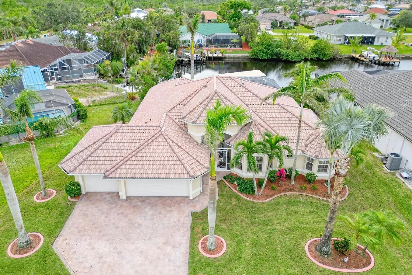 Newly Renovated 3 Bed/3 Bath In The Four Mile Cove Area W. Heated Pool And Spa. Gulf Access! Villa