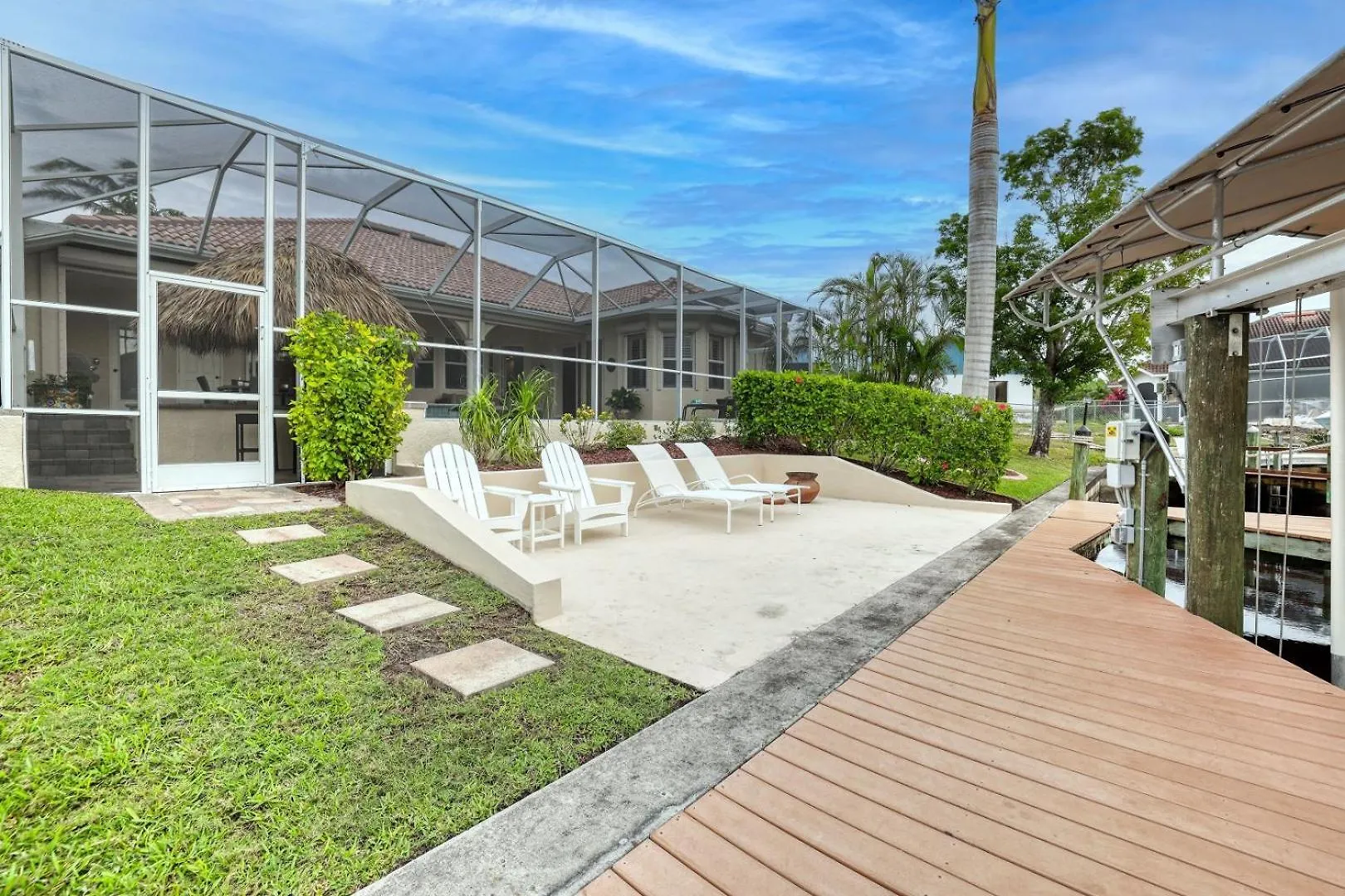 Villa Newly Renovated 3 Bed/3 Bath In The Four Mile Cove Area W. Heated Pool And Spa. Gulf Access! *