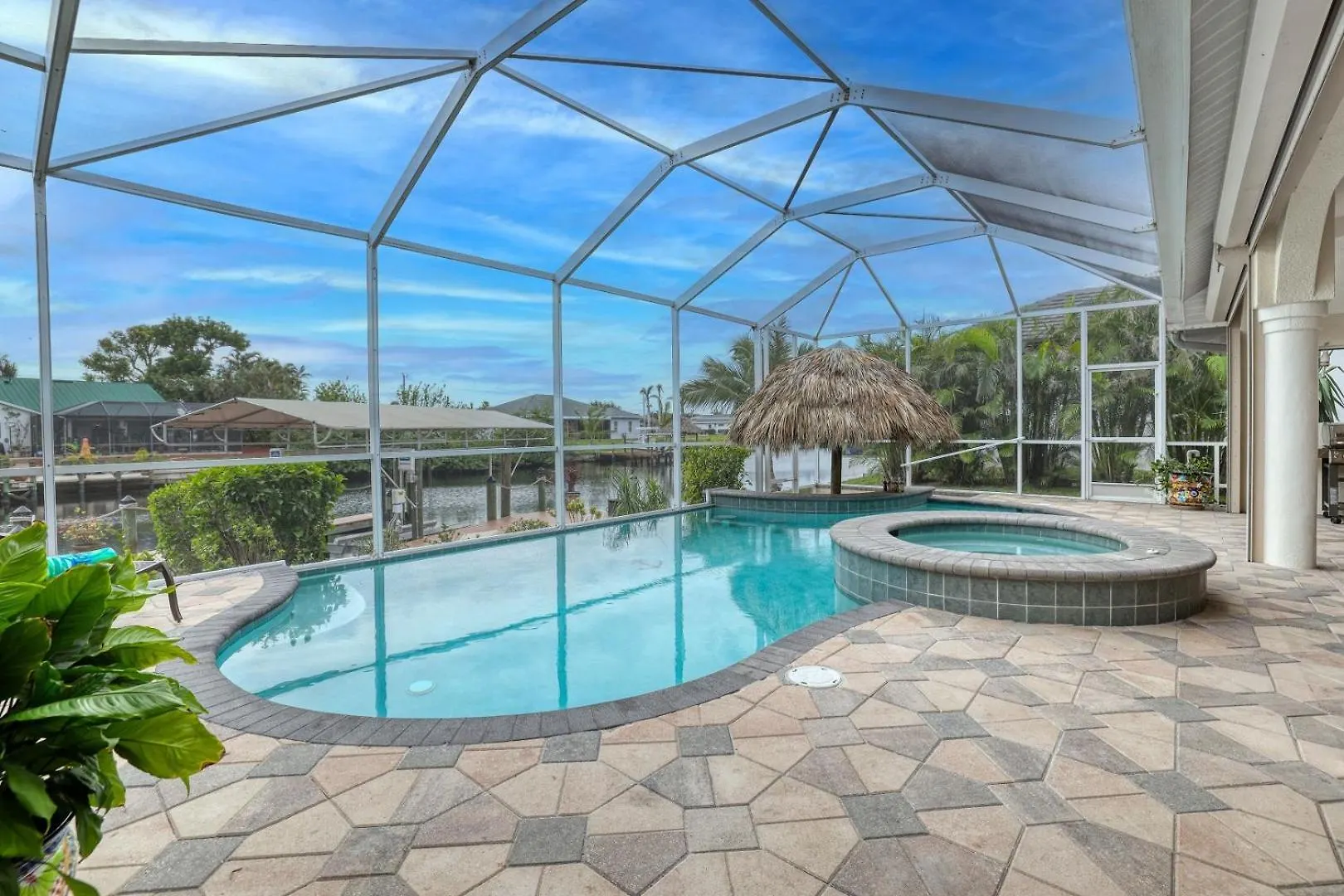 Villa Newly Renovated 3 Bed/3 Bath In The Four Mile Cove Area W. Heated Pool And Spa. Gulf Access! Cape Coral