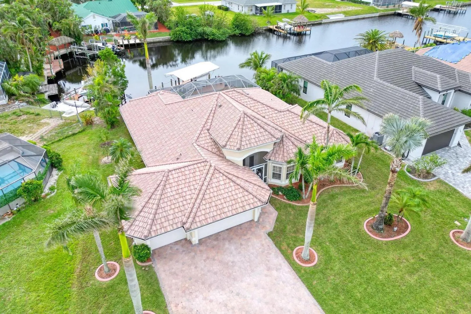 Newly Renovated 3 Bed/3 Bath In The Four Mile Cove Area W. Heated Pool And Spa. Gulf Access! *