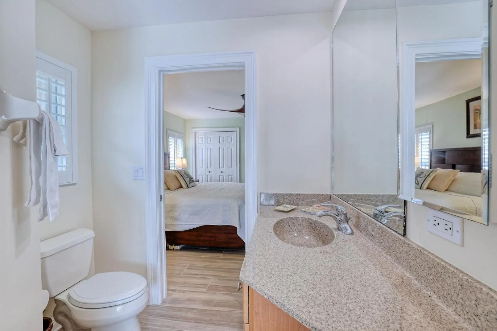 Newly Renovated 3 Bed/3 Bath In The Four Mile Cove Area W. Heated Pool And Spa. Gulf Access! Villa Cape Coral