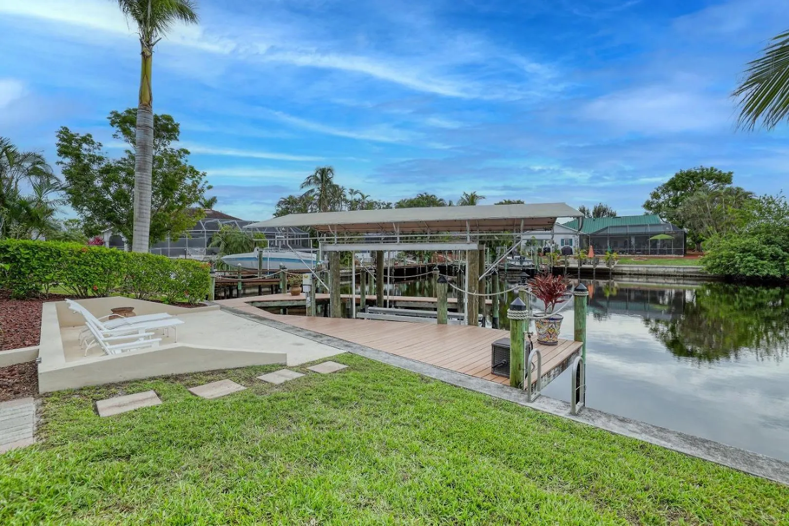 Newly Renovated 3 Bed/3 Bath In The Four Mile Cove Area W. Heated Pool And Spa. Gulf Access! *