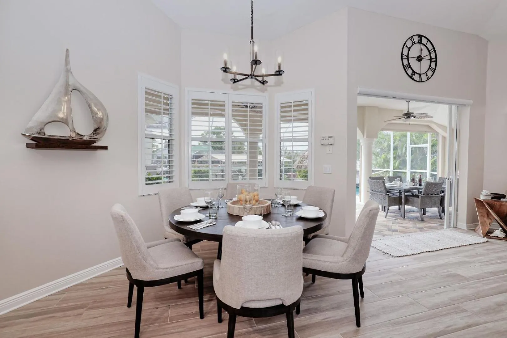 Newly Renovated 3 Bed/3 Bath In The Four Mile Cove Area W. Heated Pool And Spa. Gulf Access! Villa