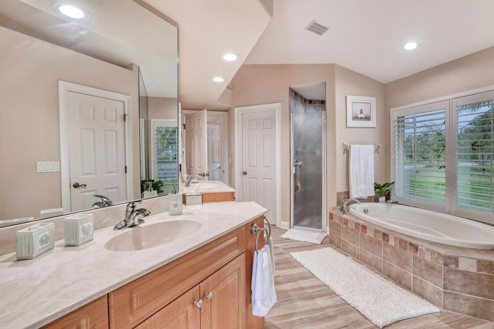 Villa Newly Renovated 3 Bed/3 Bath In The Four Mile Cove Area W. Heated Pool And Spa. Gulf Access! Cape Coral