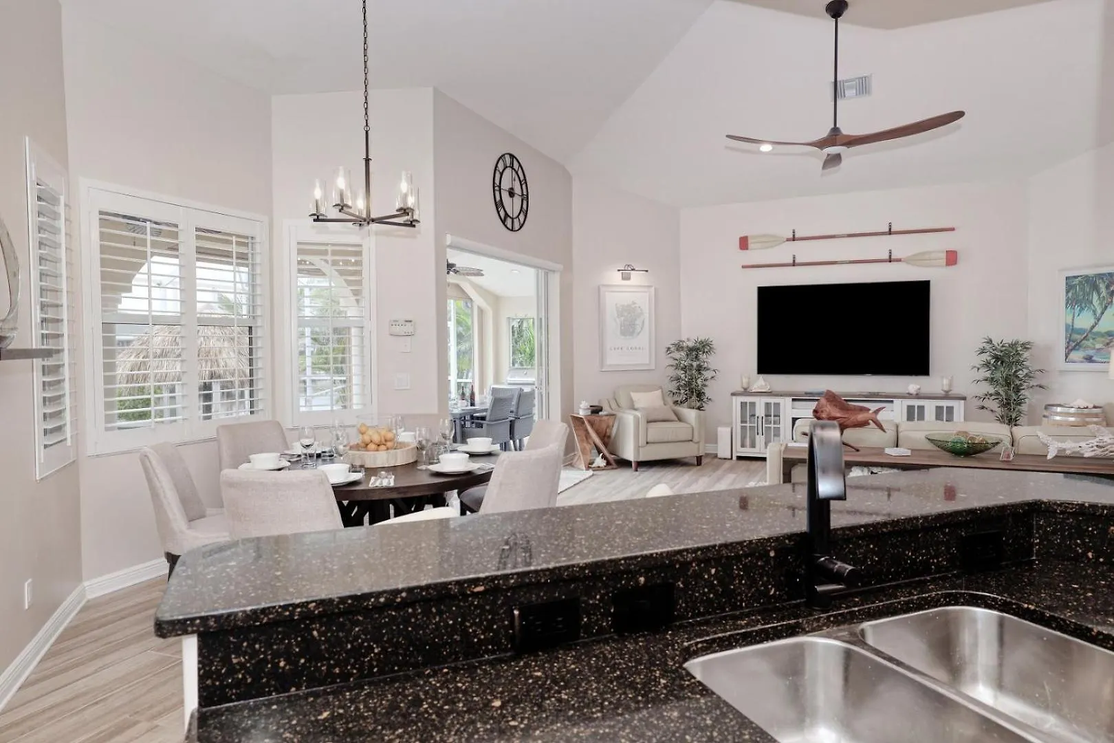 Villa Newly Renovated 3 Bed/3 Bath In The Four Mile Cove Area W. Heated Pool And Spa. Gulf Access! Cape Coral