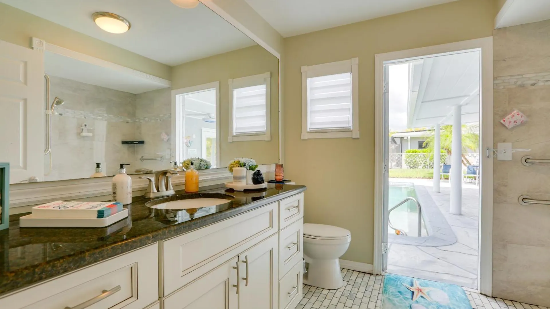 Airy Canalfront Oasis In With Pool! * Cape Coral