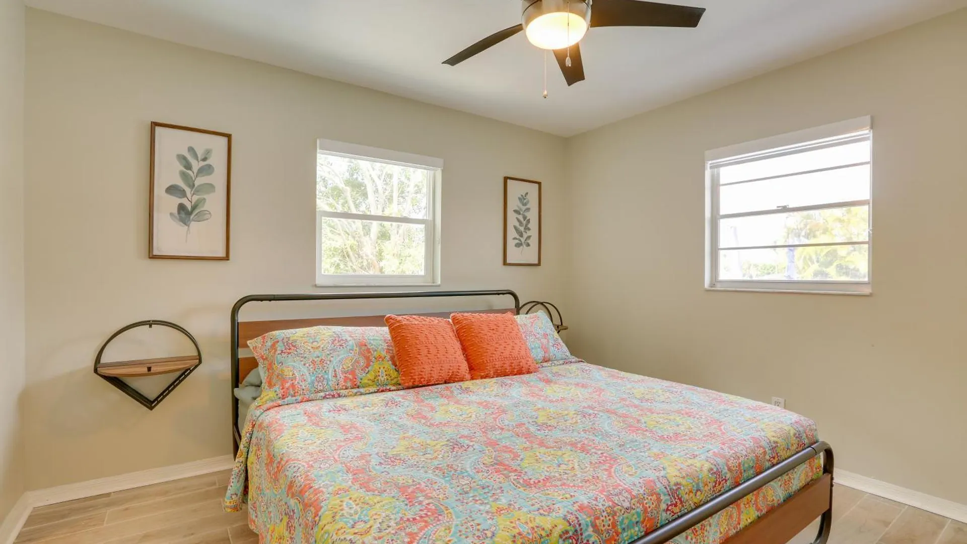 Holiday home Airy Canalfront Oasis In With Pool! Cape Coral