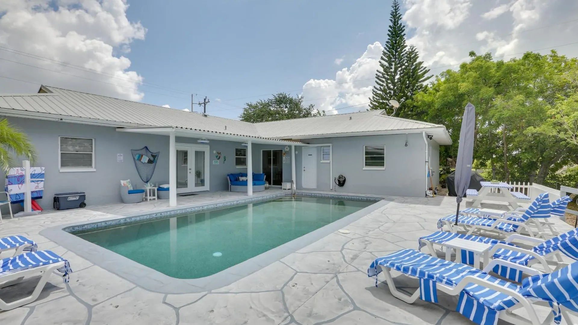 Airy Canalfront Oasis In With Pool! * Cape Coral