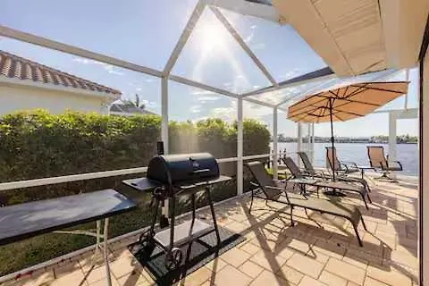 Waterfront Escape Luxurious *