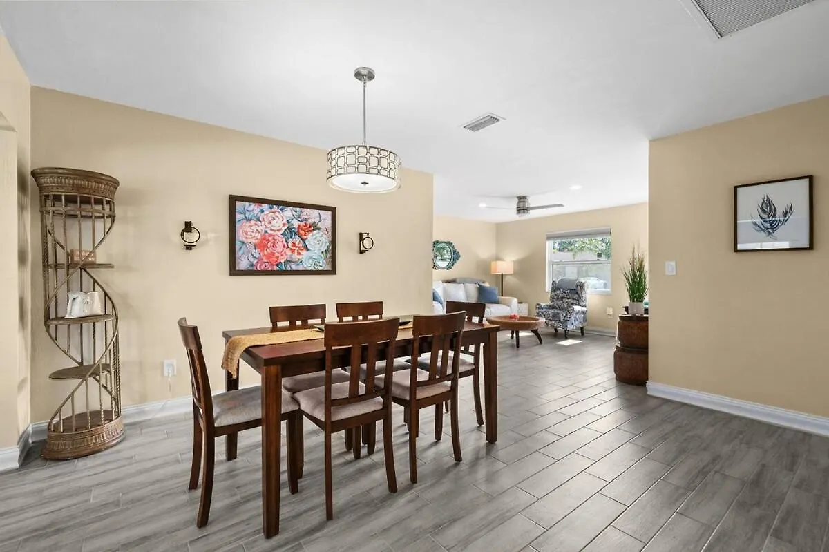 Holiday home Poolside Paradise Of Cape Coral!