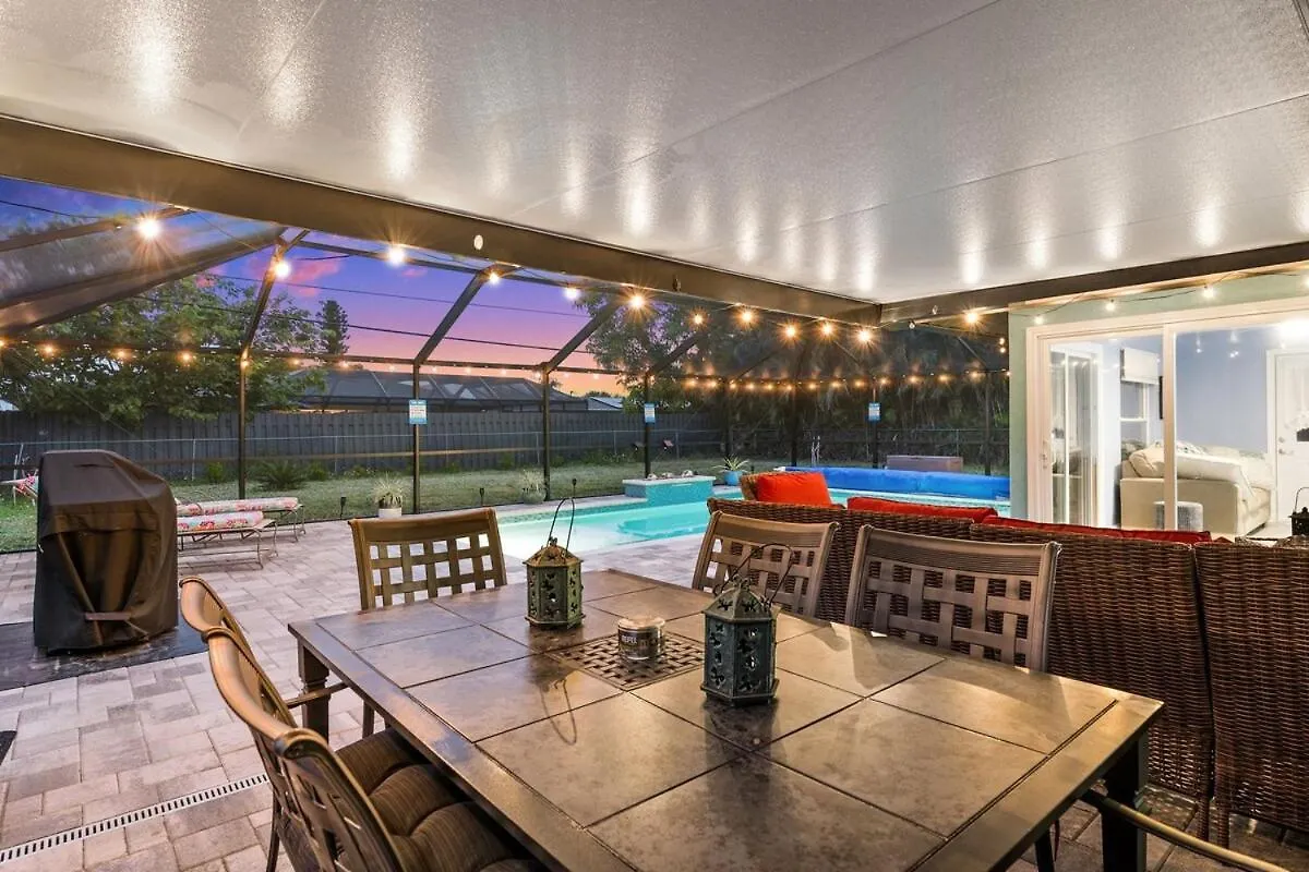 Poolside Paradise Of Cape Coral! Cape Coral