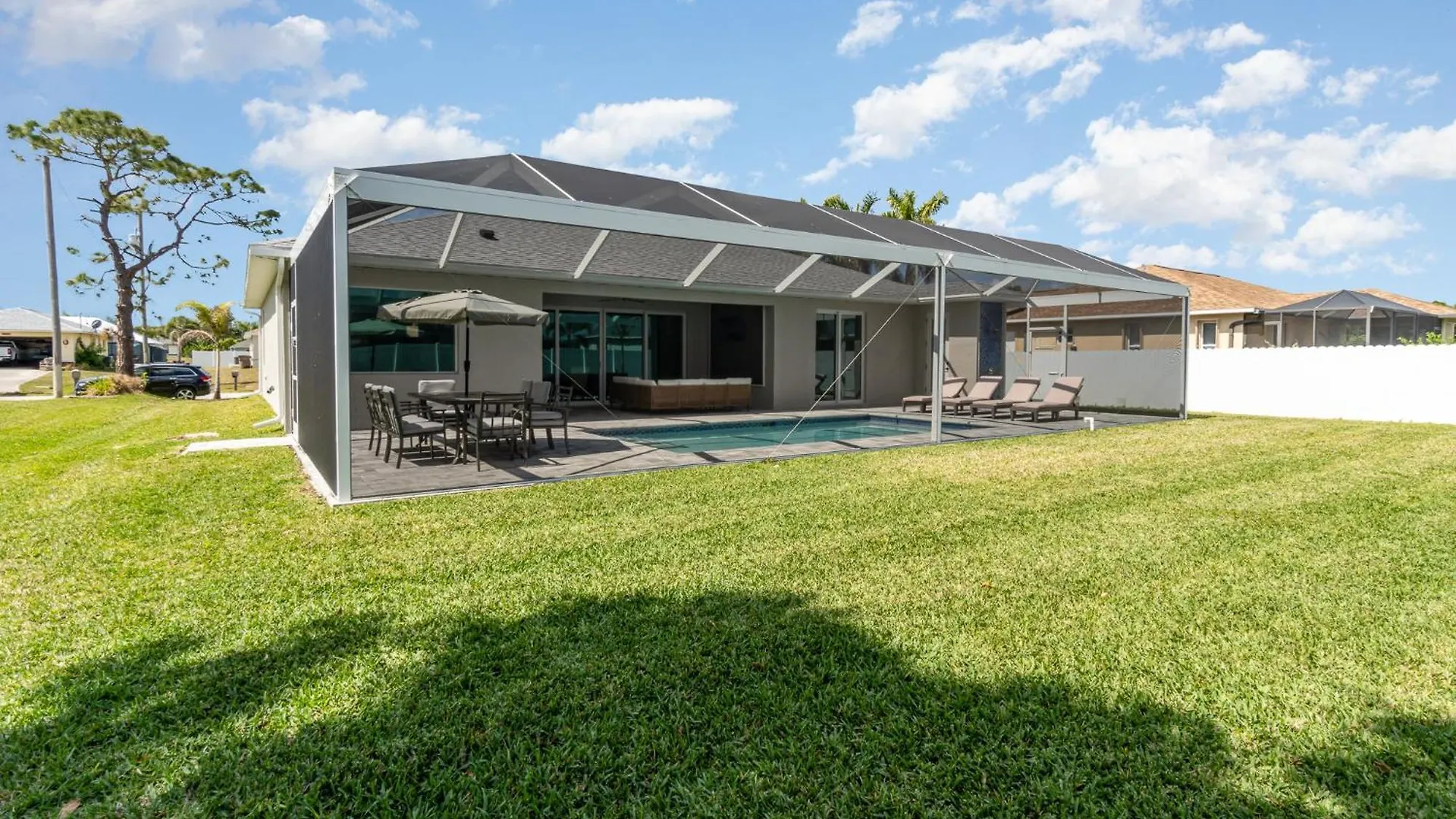 Villa Luxury Oasis In *