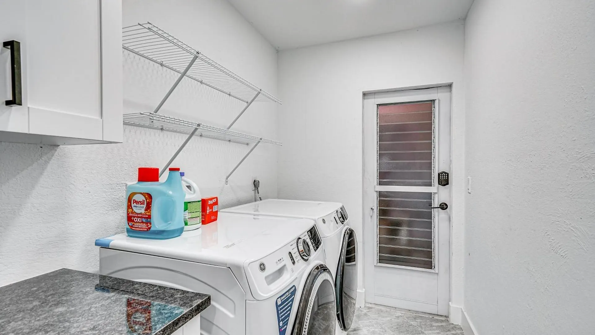 Idyllic With Pool 3 Mi To Downtown! *