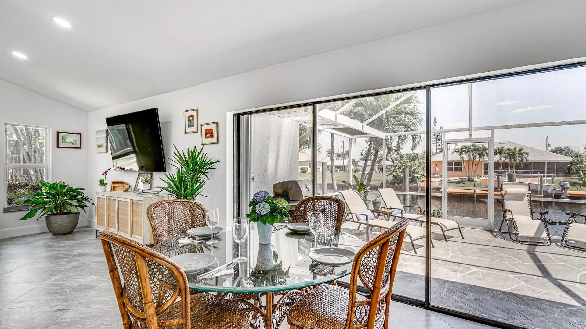 Idyllic With Pool 3 Mi To Downtown!