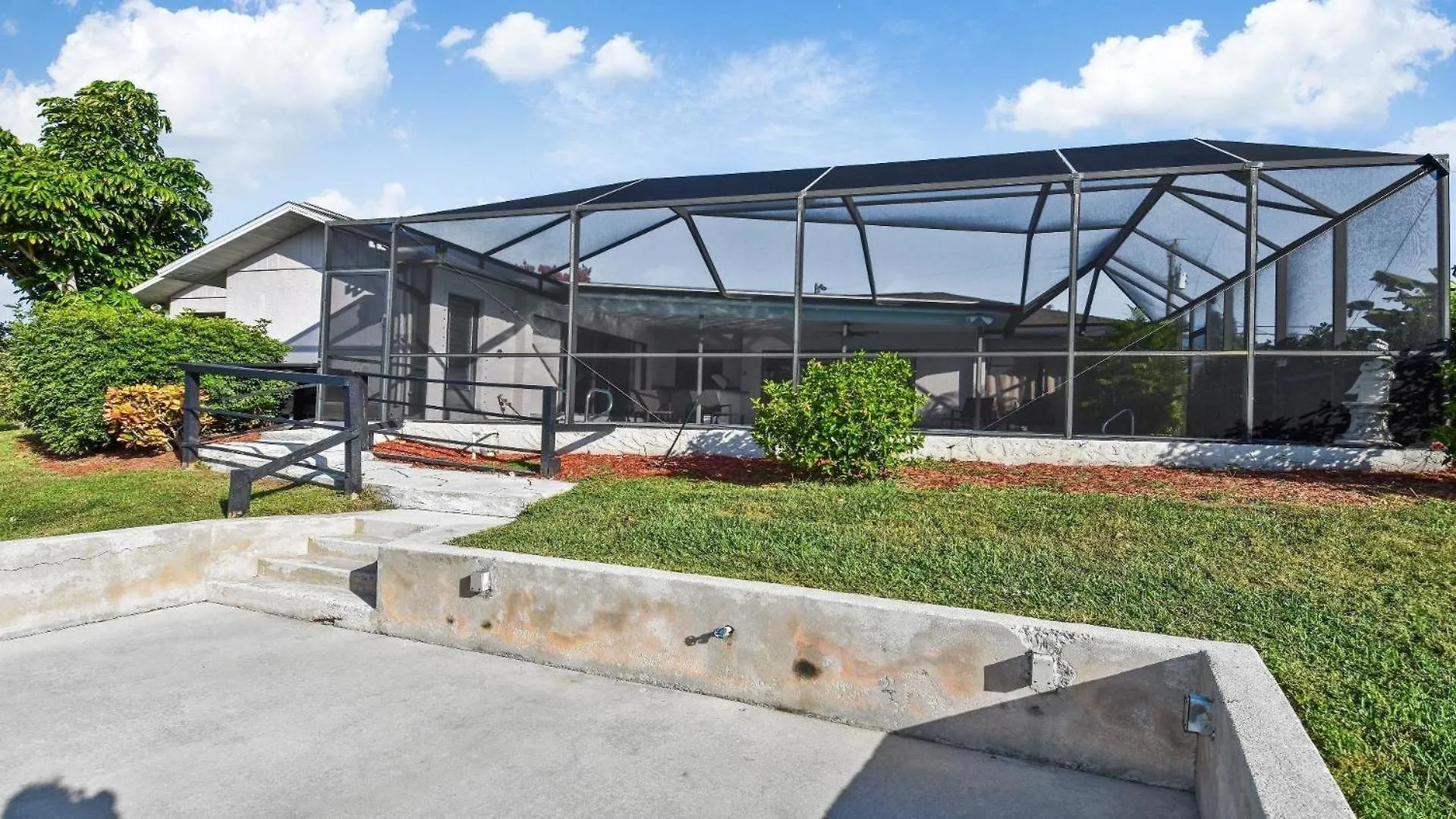 Mit Privatpool Fuer 6 Personen Ca 196 Qm In Cape Coral, Florida Southwest Florida Holiday home Cape Coral
