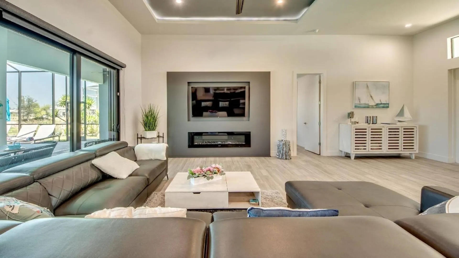 In Sued-west Mit Beheiztem Privatpool Und Outdoorkueche Am Kanal Holiday home
