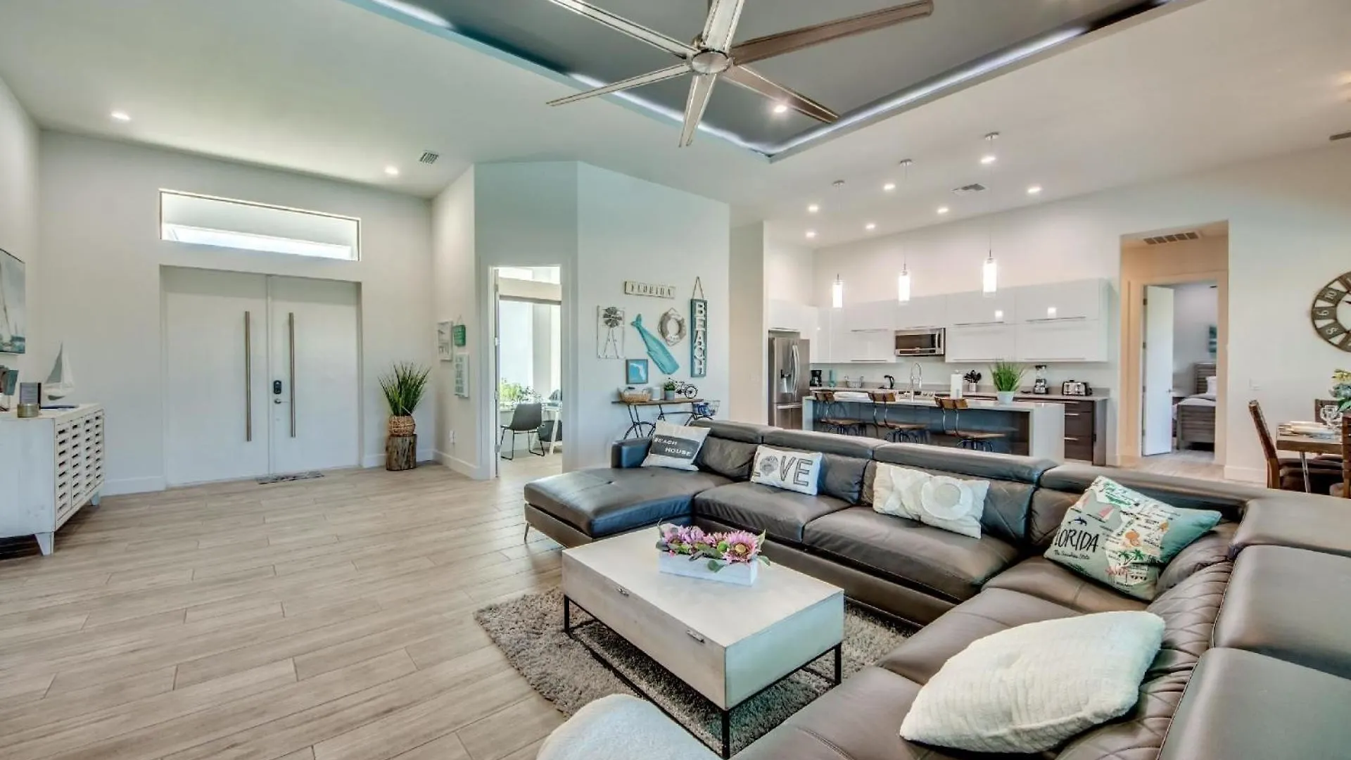 In Sued-west Mit Beheiztem Privatpool Und Outdoorkueche Am Kanal Cape Coral