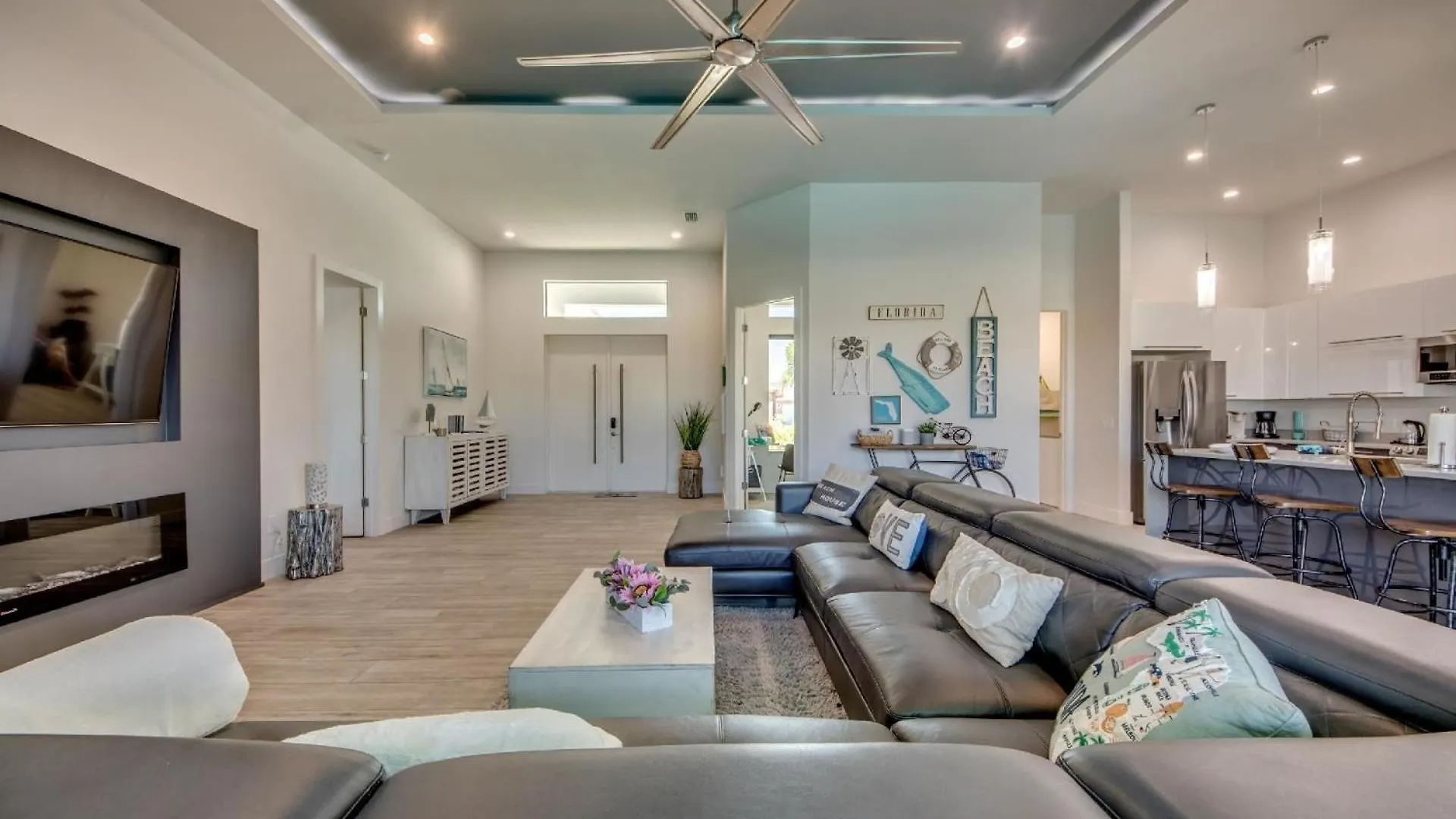 In Sued-west Mit Beheiztem Privatpool Und Outdoorkueche Am Kanal * Cape Coral
