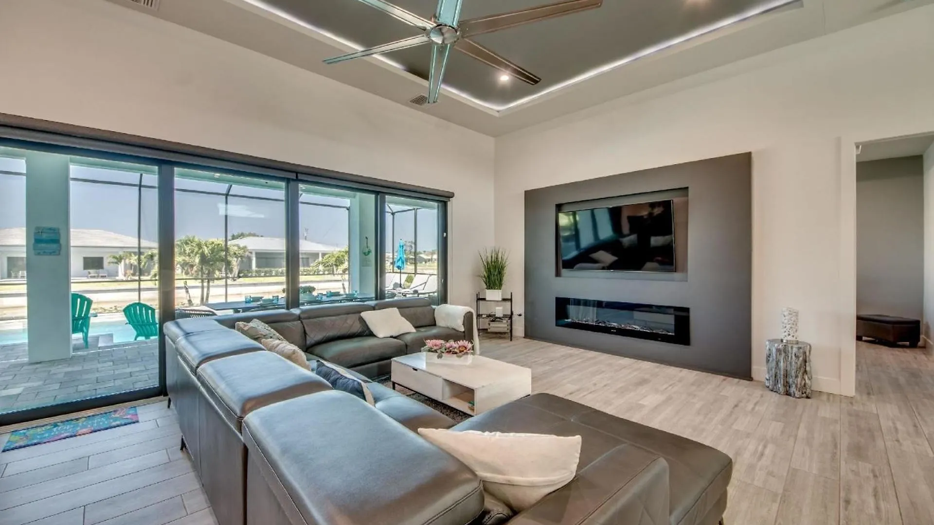 In Sued-west Mit Beheiztem Privatpool Und Outdoorkueche Am Kanal Holiday home Cape Coral