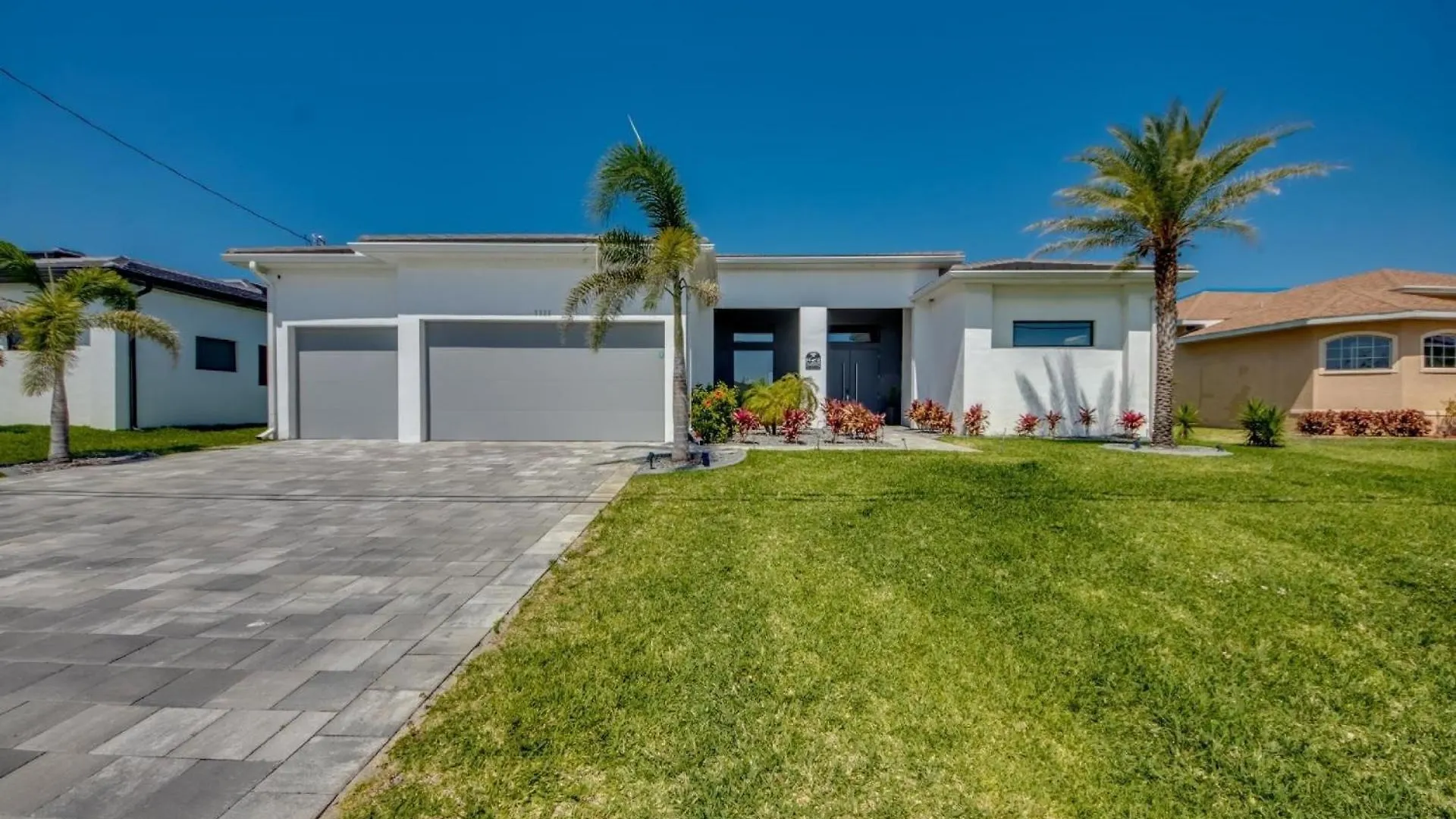Holiday home In Sued-west Mit Beheiztem Privatpool Und Outdoorkueche Am Kanal Cape Coral