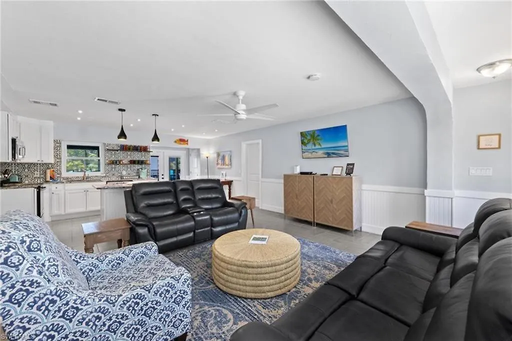 Casa De Cape With Free Heated Pool Year Round Holiday home Cape Coral