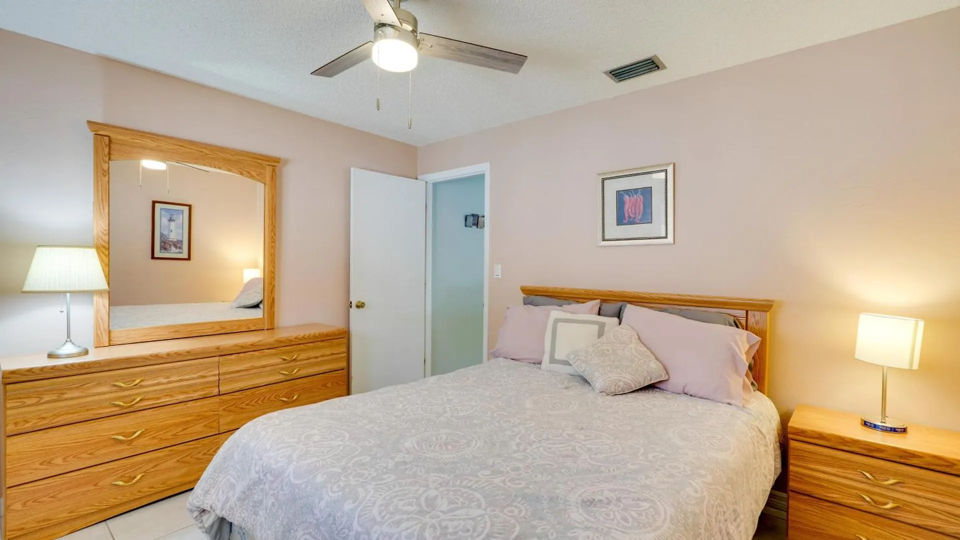 Holiday home Coastal Retreat With Grill 4 Mi To Dtwn Cape Coral! *
