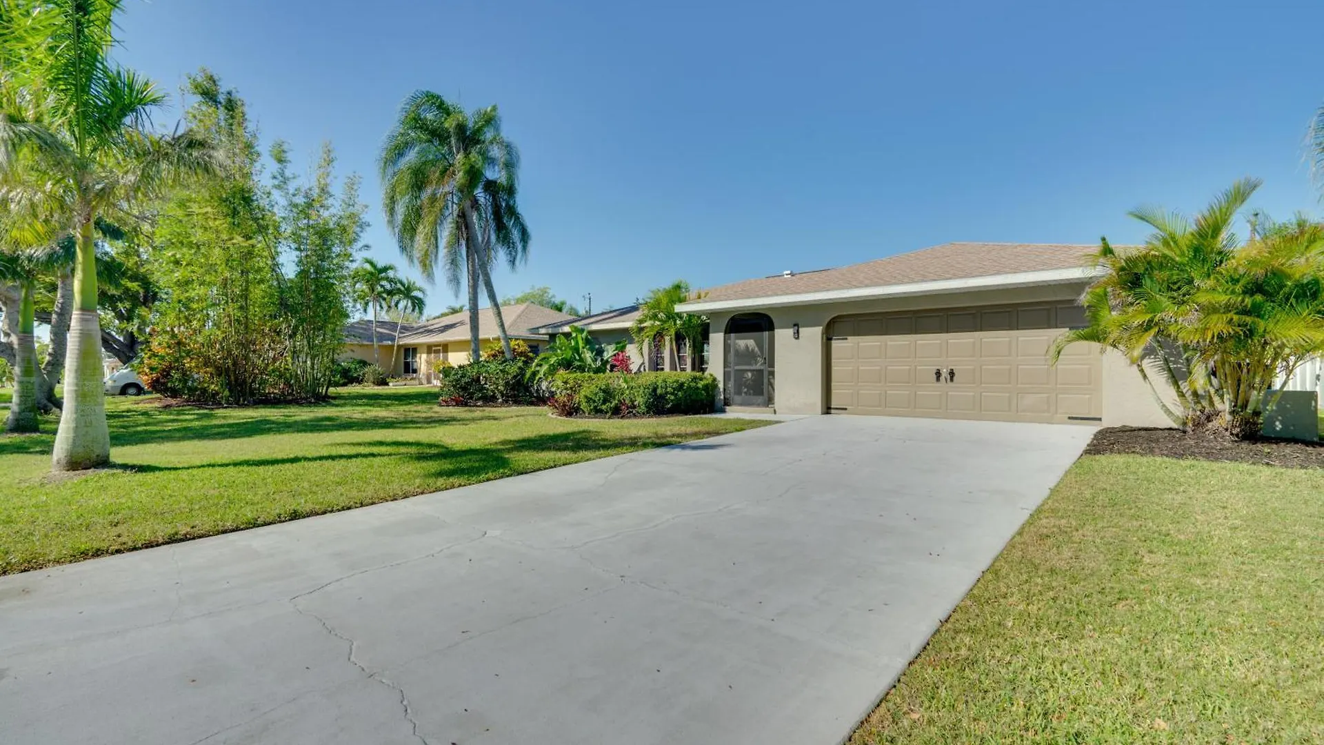 Coastal Retreat With Grill 4 Mi To Dtwn Cape Coral! * Cape Coral