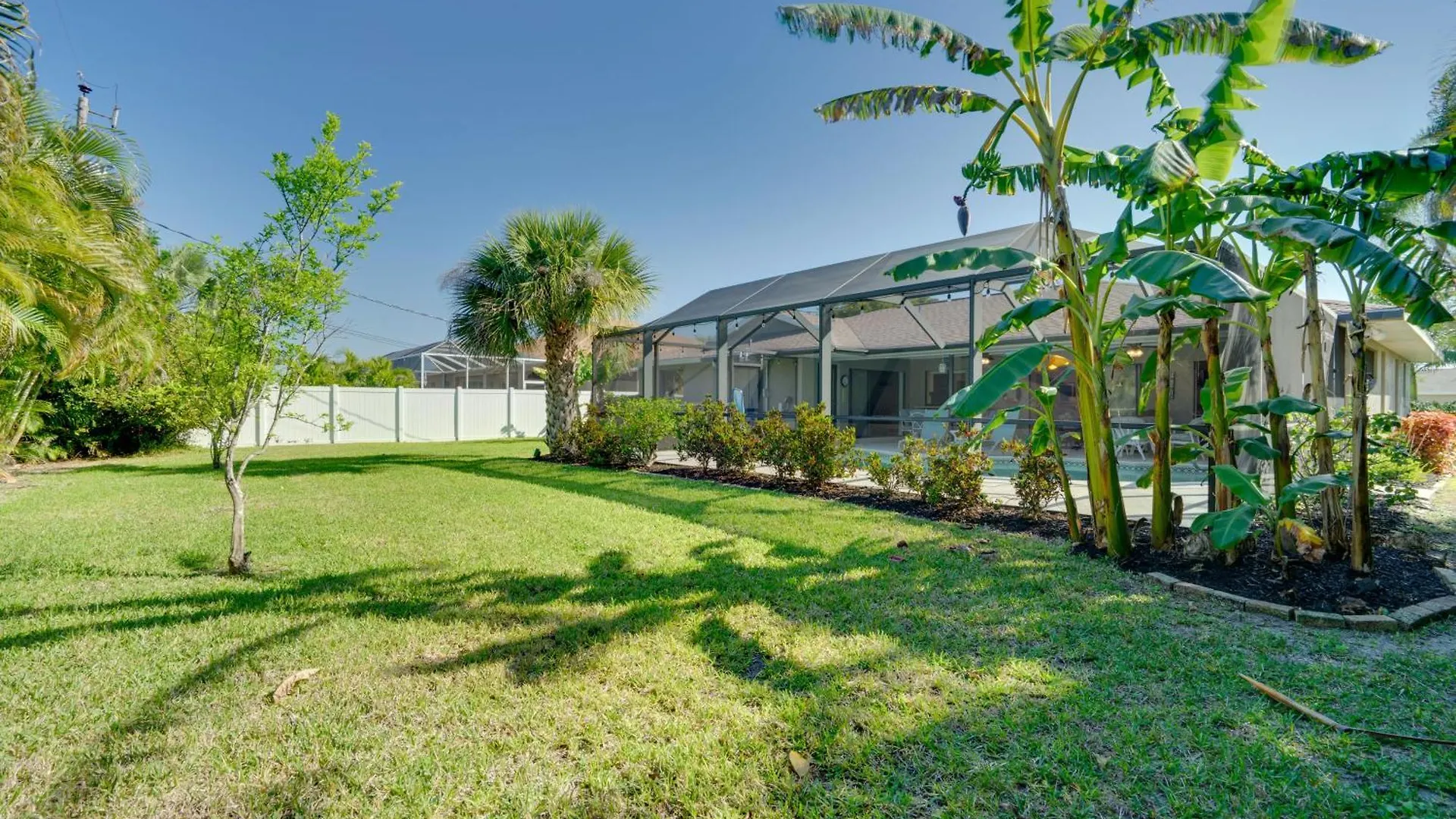 Holiday home Coastal Retreat With Grill 4 Mi To Dtwn Cape Coral! *