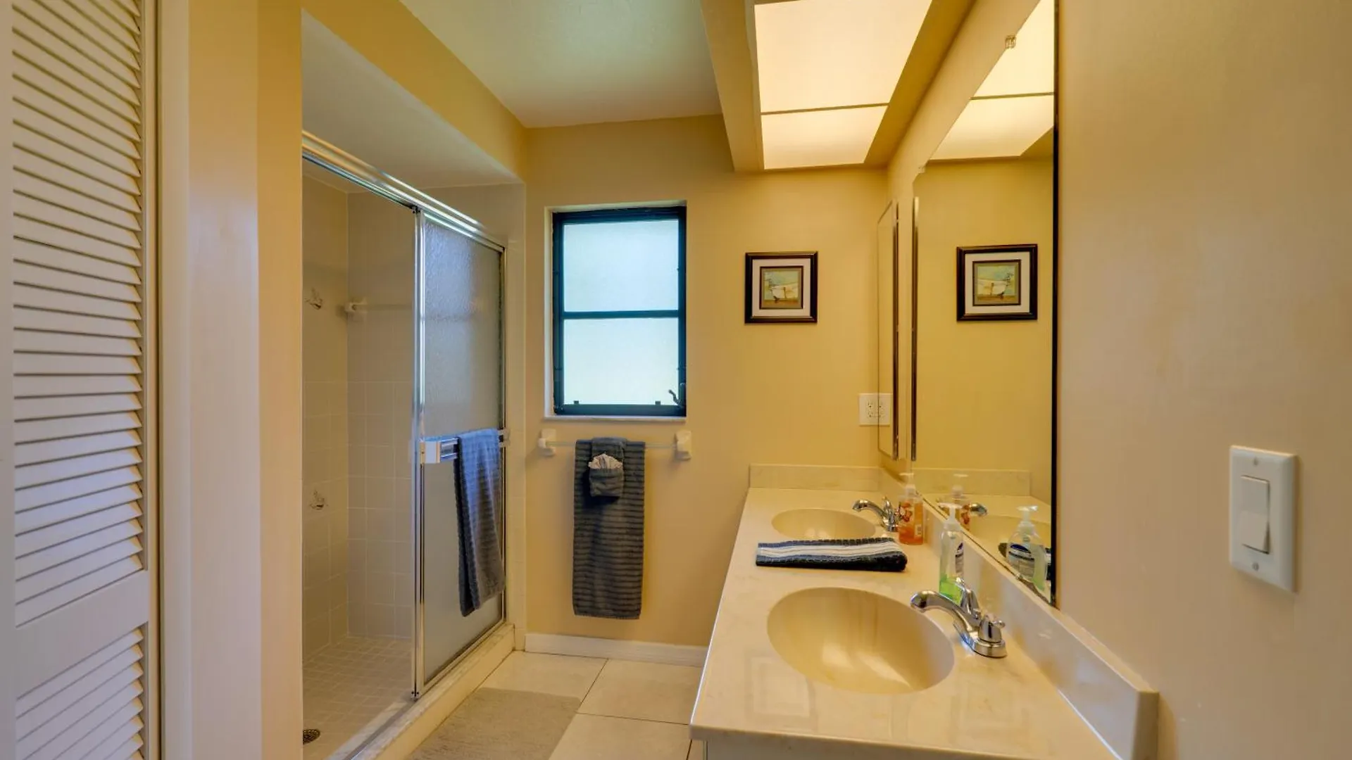 Coastal Retreat With Grill 4 Mi To Dtwn Cape Coral! Holiday home *