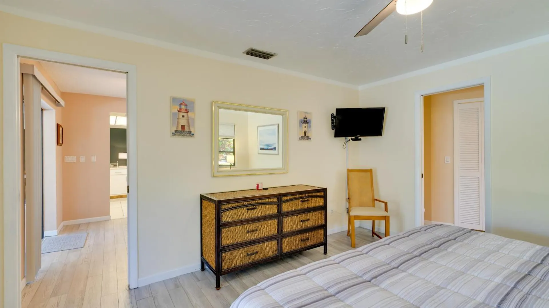 Holiday home Coastal Retreat With Grill 4 Mi To Dtwn Cape Coral! *
