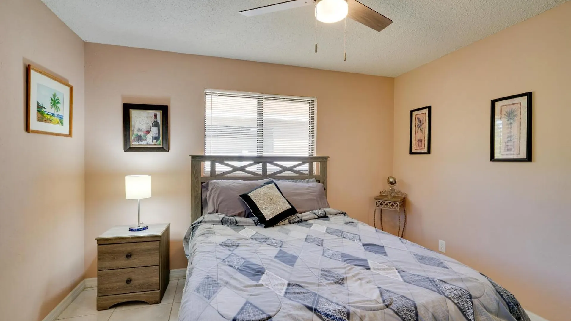 Coastal Retreat With Grill 4 Mi To Dtwn Cape Coral!