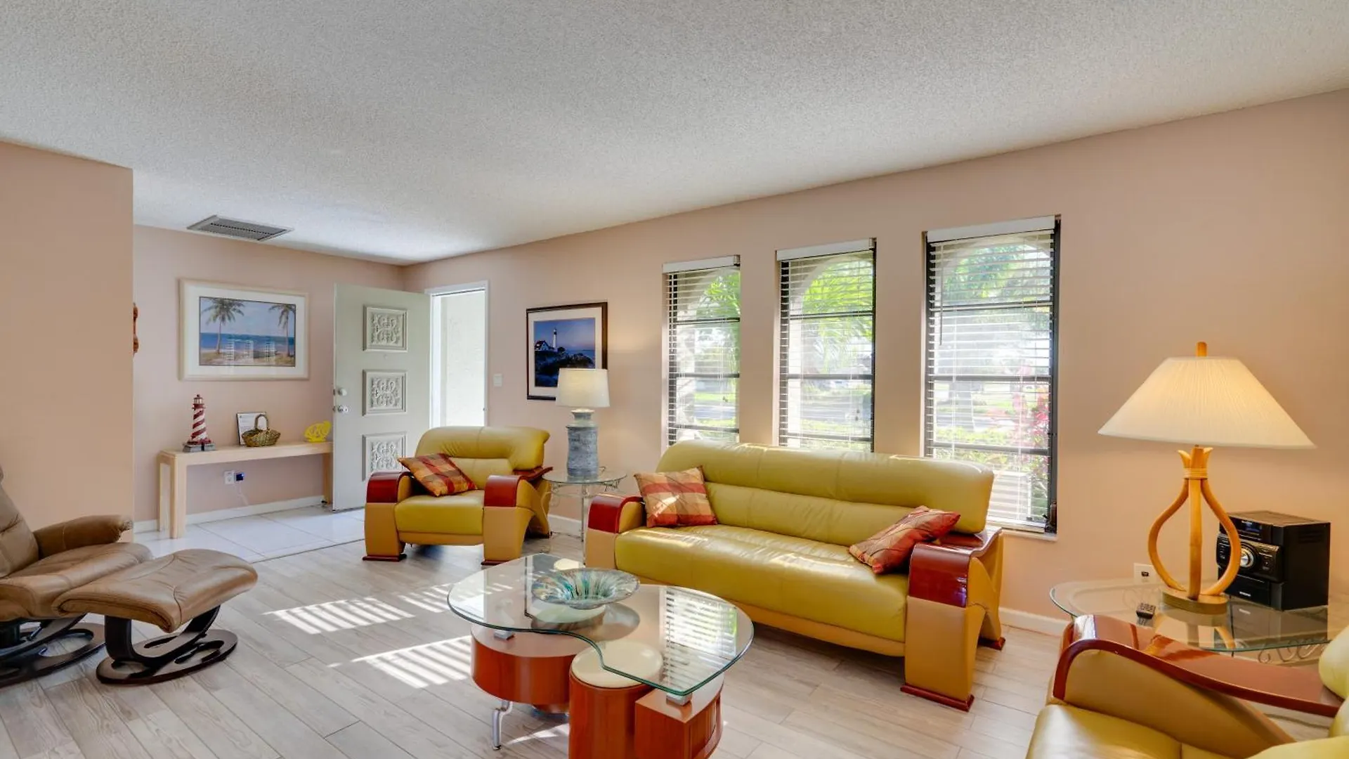 Coastal Retreat With Grill 4 Mi To Dtwn Cape Coral! Holiday home
