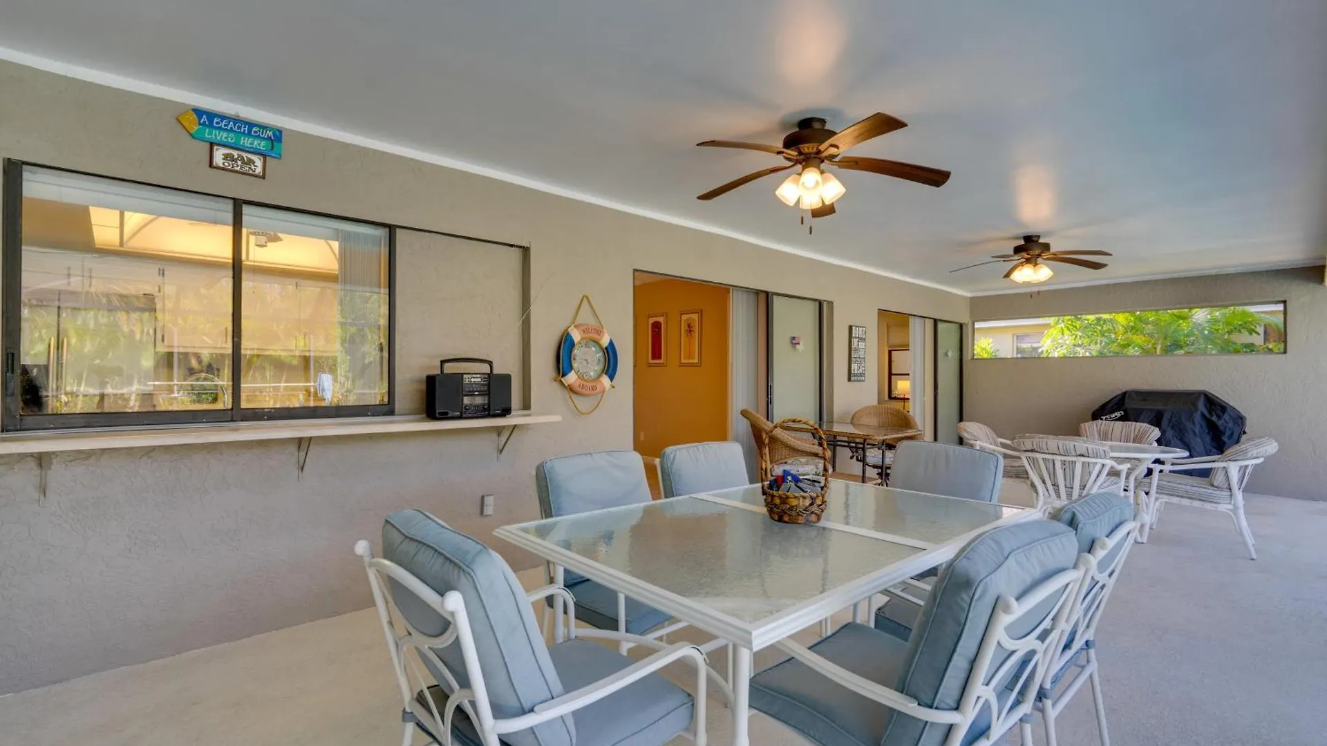 Holiday home Coastal Retreat With Grill 4 Mi To Dtwn Cape Coral! *