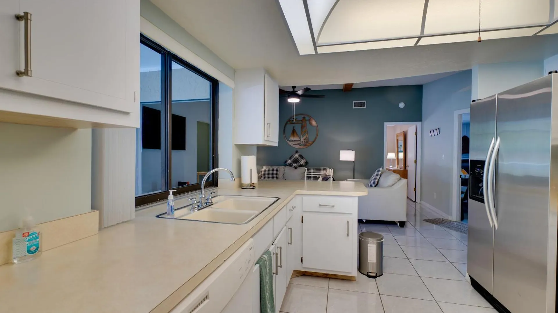 Coastal Retreat With Grill 4 Mi To Dtwn Cape Coral! Holiday home