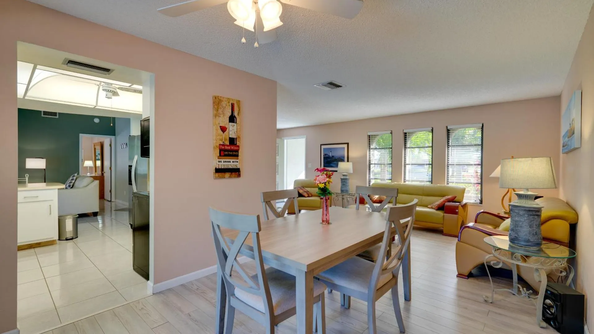 Holiday home Coastal Retreat With Grill 4 Mi To Dtwn Cape Coral! *