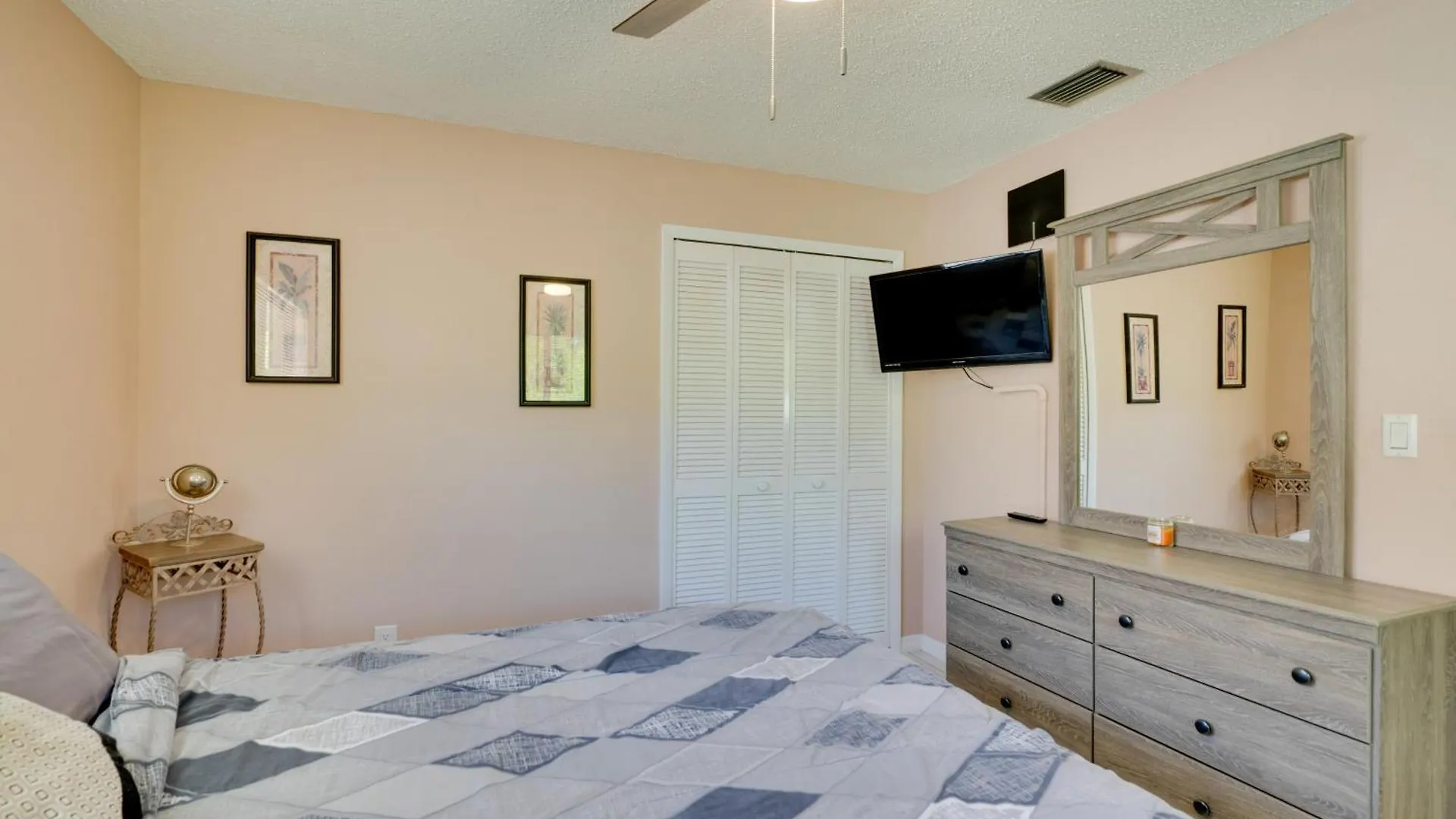 Holiday home Coastal Retreat With Grill 4 Mi To Dtwn Cape Coral! Cape Coral