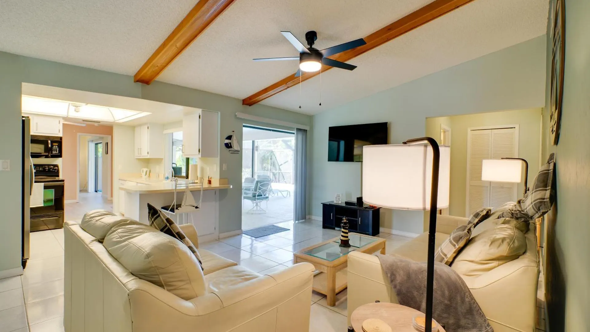 Coastal Retreat With Grill 4 Mi To Dtwn Cape Coral! Holiday home *