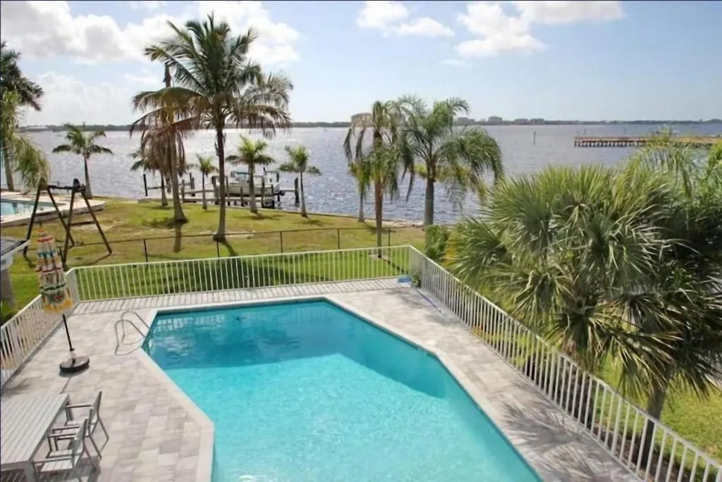 Holiday home Waterfront With Private Pool! *