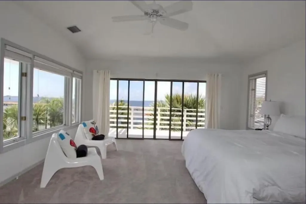 Holiday home Waterfront With Private Pool! *