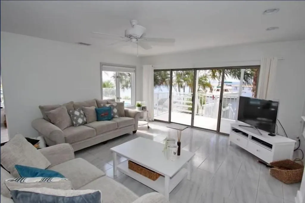 Waterfront With Private Pool!